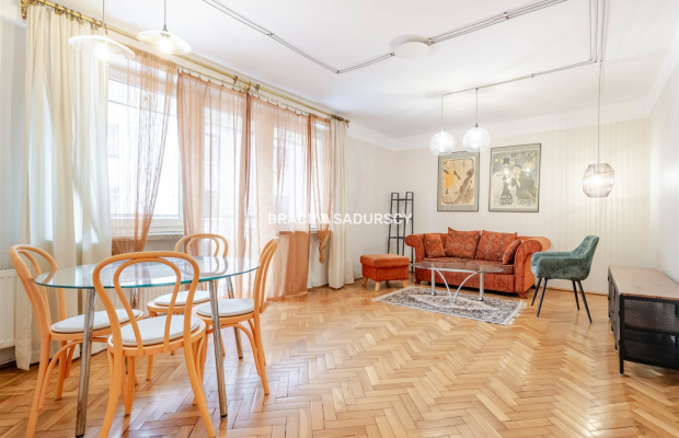 Kameralne mieszkanie blisko centrum.