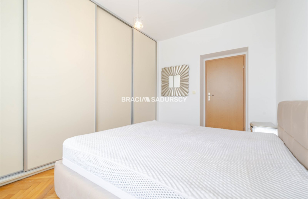 Wygodne mieszkanie w centrum z parkingiem.