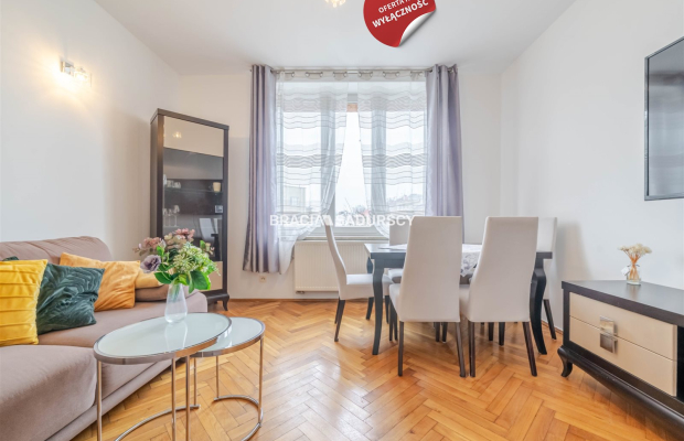 Wygodne mieszkanie w centrum z parkingiem.