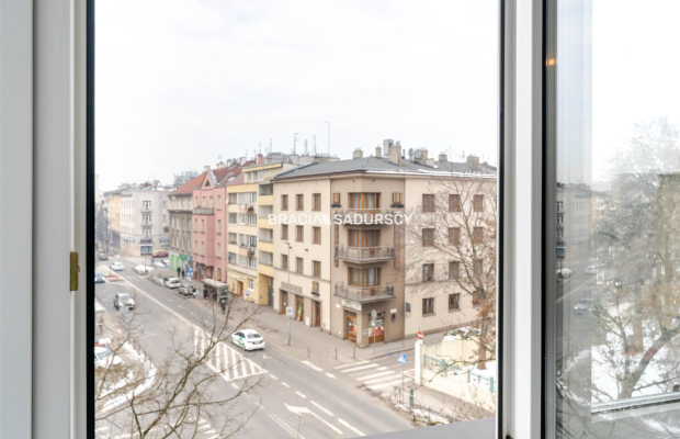 Wygodne mieszkanie w centrum z parkingiem.