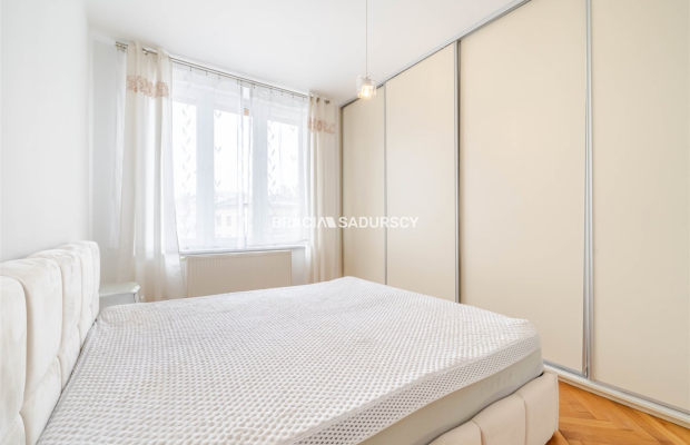 Wygodne mieszkanie w centrum z parkingiem.