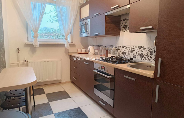 2 POKOJE / 46M2 / OSOBNA KUCHNIA / BALKON 