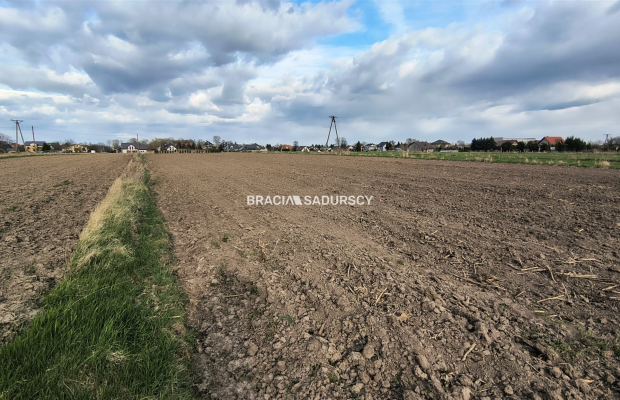 900m2, kraków ul. Wadowska 