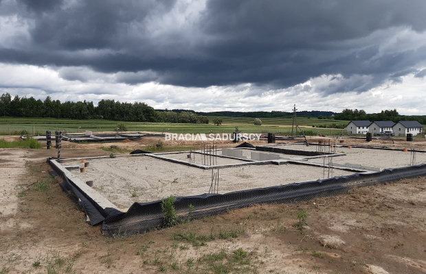 pozwolenie na 12 domów, fundamenty, media, MNIKÓW