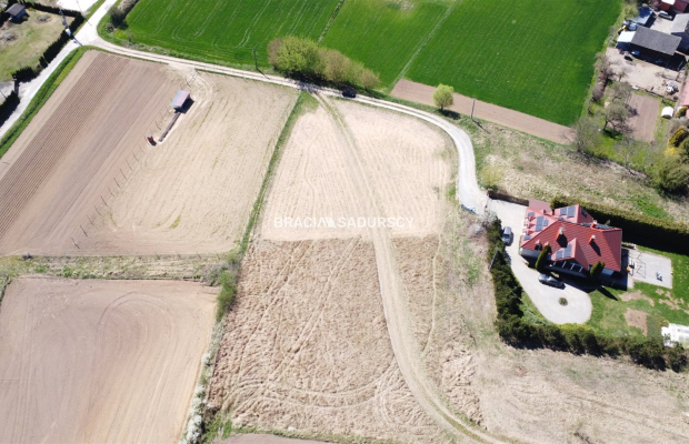 Wspaniała działka budowlana w Książniczkach 21,5a