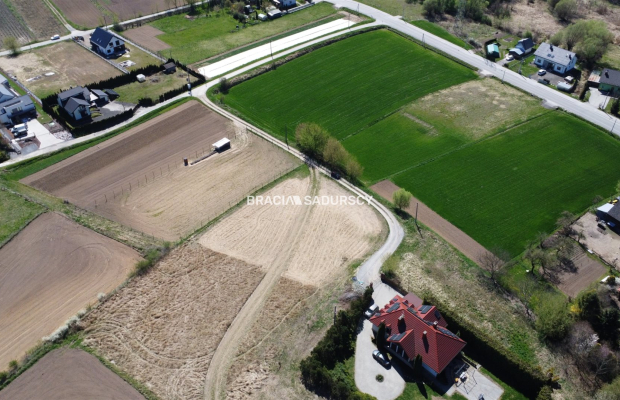 Wspaniała działka budowlana w Książniczkach 21,5a