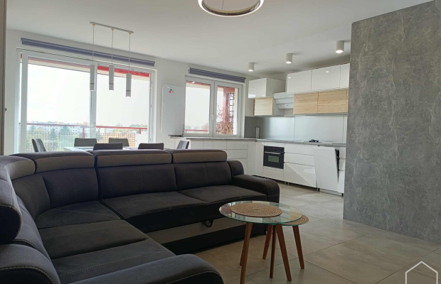 Dwupoziomowe mieszkanie w pobliżu radiostacji 