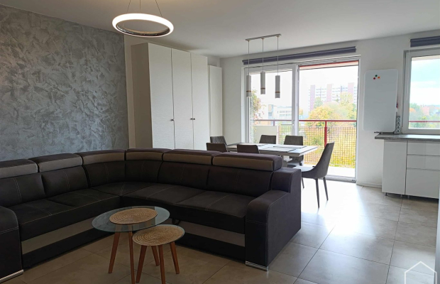 Dwupoziomowe mieszkanie w pobliżu radiostacji 