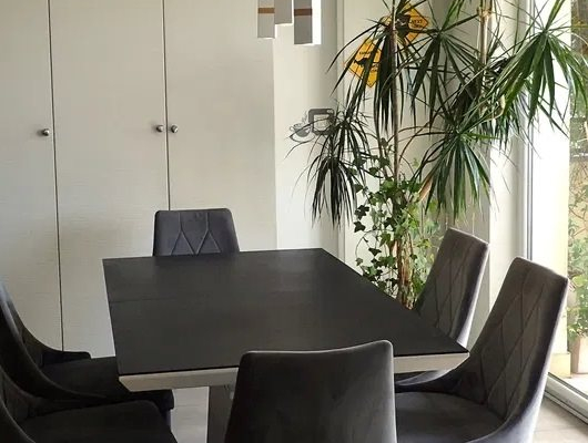 Dwupoziomowe mieszkanie w pobliżu radiostacji 