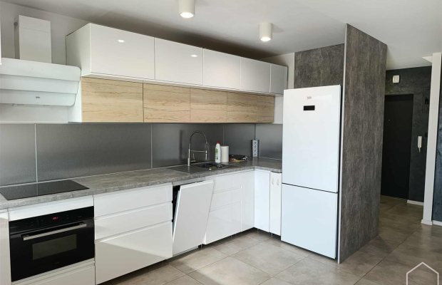 Dwupoziomowe mieszkanie w pobliżu radiostacji 