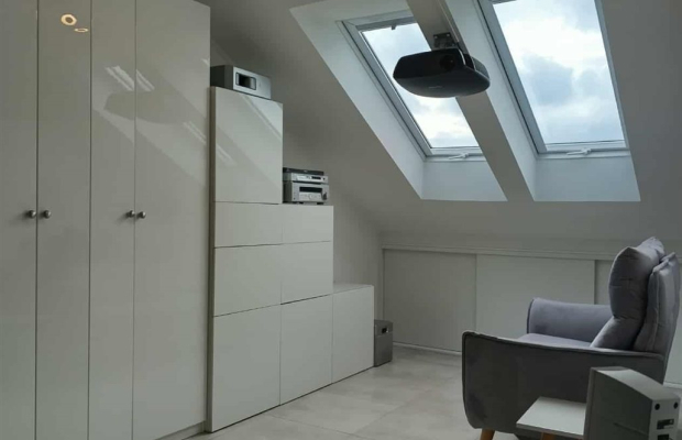 Dwupoziomowe mieszkanie w pobliżu radiostacji 