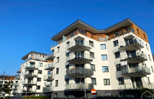 Apartament z tarasem i garderobą 