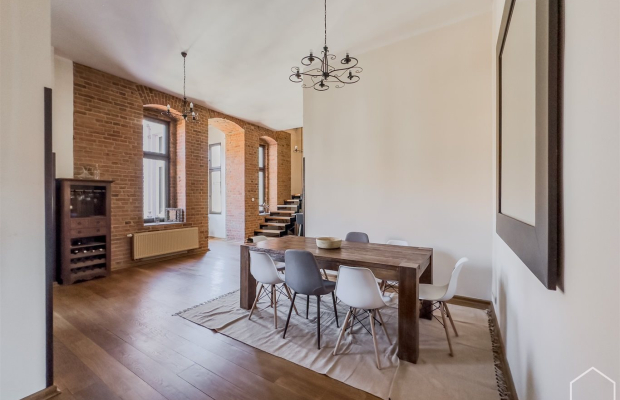 Oferuję na sprzedaż komfortowy i funkcjonalny apartament przy Al. Korfantego 9 w Gliwicach. Mieszkanie ma powierzchnie 206 m2, 