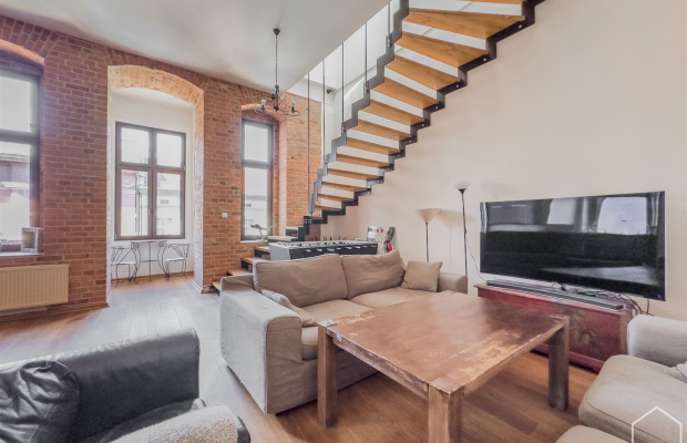 Oferuję na sprzedaż komfortowy i funkcjonalny apartament przy Al. Korfantego 9 w Gliwicach. Mieszkanie ma powierzchnie 206 m2, 