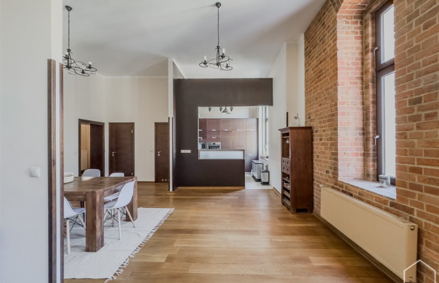 Oferuję na sprzedaż komfortowy i funkcjonalny apartament przy Al. Korfantego 9 w Gliwicach. Mieszkanie ma powierzchnie 206 m2, 