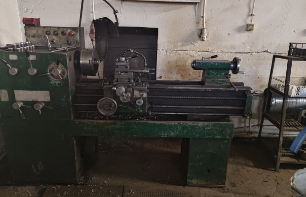 Tokarka uniwersalna TUM 35 – polska produkcja