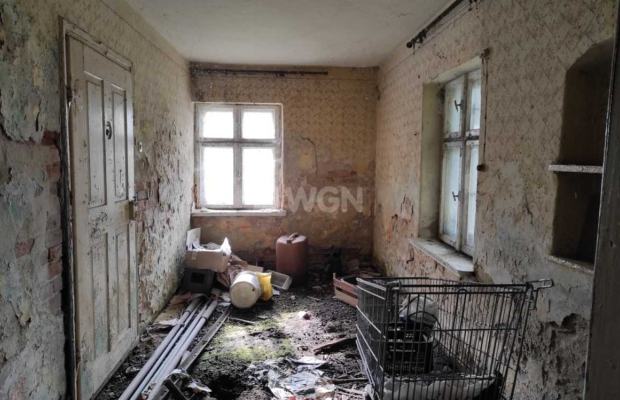 Krzepielów, dom z działką 71 ar, sprzedam, cena 330 000 zł  
  
  
Do sprzedania dom do kapitalnego remontu, usytuowany na duże