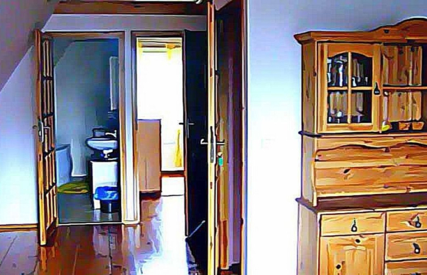 Noclegi nad kaszubskim jeziorem, obok Wieżycy i domu do góry nogami.