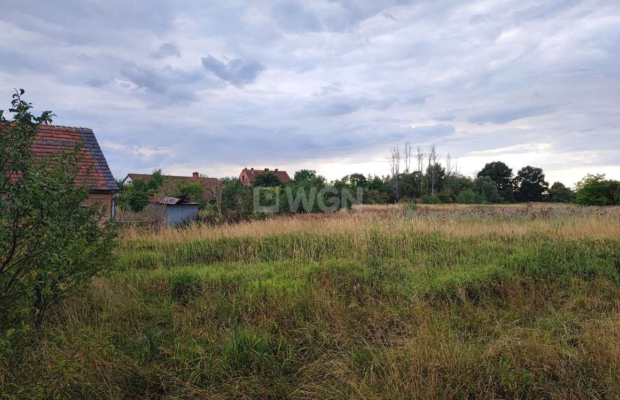Kożuchów, działka budowlana, 4000 m2, cena 300 000 zł, sprzedam.  
  
Na sprzedaż duża działka w Kożuchowie, blisko drogi asfal