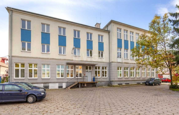 Łęczyca, budynek biurowy, budynek magazynowy, sprzedam, 2 140 000 PLN, netto.  
  
Budynek biurowy w centrum Łęczycy, przy głów