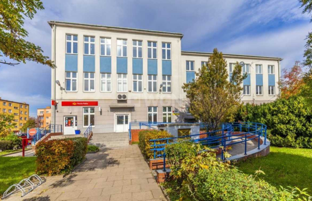 Łęczyca, budynek biurowy, budynek magazynowy, sprzedam, 2 140 000 PLN, netto.  
  
Budynek biurowy w centrum Łęczycy, przy głów