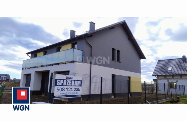 Polkowice, dom bliźniak 136,11 m2, działka 246 m2, 549 000 zł, sprzedam.  
  
KUPUJĄCY 0 % PROWIZJI.  
  
Nowoczesny dom w zabu