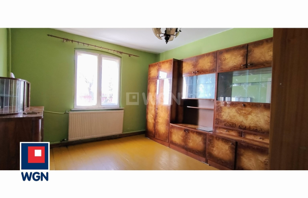 Trzebnice, Dom z budynkami gospodarczymi, działka 19 ar, 299 000z zł, sprzedam.  
  
Przedmiotem sprzedaży jest niewielki ponie