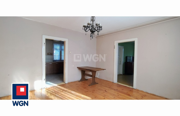 Trzebnice, Dom z budynkami gospodarczymi, działka 19 ar, 299 000z zł, sprzedam.  
  
Przedmiotem sprzedaży jest niewielki ponie