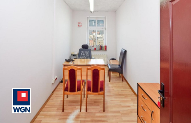 Nowa Ruda, budynki usługowe, 1832 m2, sprzedam, 2 000 000 PLN, netto.  
  
Nieruchomość zabudowana budynkiem biurowo-techniczny