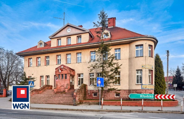 Nowa Ruda, budynki usługowe, 1832 m2, sprzedam, 2 000 000 PLN, netto.  
  
Nieruchomość zabudowana budynkiem biurowo-techniczny