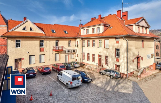 Nowa Ruda, budynki usługowe, 1832 m2, sprzedam, 2 000 000 PLN, netto.  
  
Nieruchomość zabudowana budynkiem biurowo-techniczny