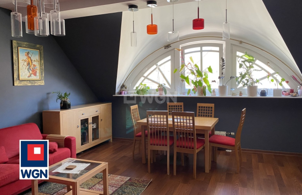 Polkowice, Rynek, mieszkanie, 2 piętro, 3 pokoje, 80 m2, sprzedam, 665000 zł.  
  
Na sprzedaż mieszkanie w kamienicy w Rynku w