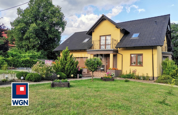 Moskorzyn, gmina Polkowice, dom, 5 pokoi, 126,5 m2, działka 1276 m2, sprzedam, cena 930 000 zł.  
  
Na sprzedaż dom wolnostoją