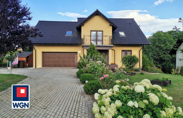 Moskorzyn, gmina Polkowice, dom, 5 pokoi, 126,5 m2, działka 1276 m2, sprzedam, cena 930 000 zł.  
  
Na sprzedaż dom wolnostoją