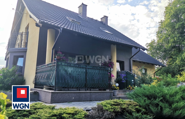 Moskorzyn, gmina Polkowice, dom, 5 pokoi, 126,5 m2, działka 1276 m2, sprzedam, cena 930 000 zł.  
  
Na sprzedaż dom wolnostoją