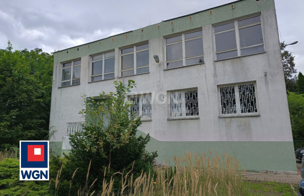 Żukowice, sprzedam obiekt, powierzchnia użytkowa 220 m2, działka 615 m2, 235 000 zł.  
  
Na sprzedaż obiekt znajdujący się w Ż