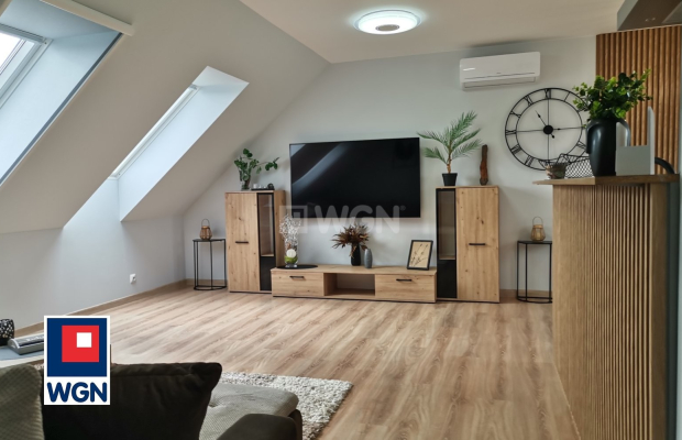 Kaźmierzów, gm Polkowice, 3 pokoje, piętro domu, wynajmę, 95 m2, 3000 zł miesięcznie.  
  
  
Dostępne od ZARAZ. Polecam. Wysok