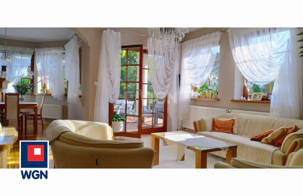 Polkowice, dom, 5 pokoi, 170 m2, działka 1148 m2, sprzedam, cena 1 500 000 zł.  
  
Na sprzedaż dom wolnostojący 189,6 m2 powie