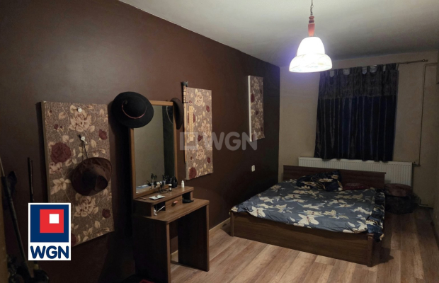 Krzelów, dom, 4 pokoje, 131 m2, sprzedam, cena 410 000 zł.  
 
Na sprzedaż 2/3 domu wolnostojącego - 131 m2 powierzchni: 
- par