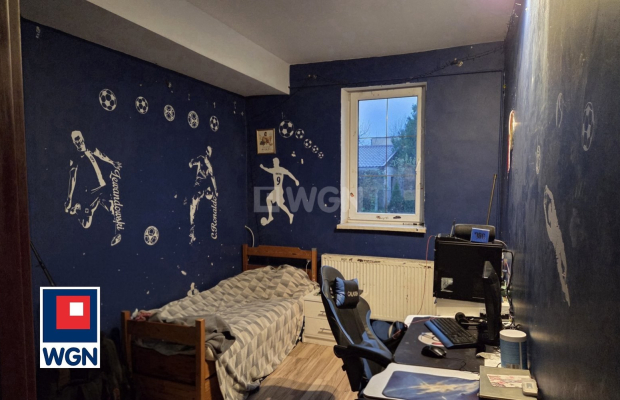 Krzelów, dom, 4 pokoje, 131 m2, sprzedam, cena 410 000 zł.  
 
Na sprzedaż 2/3 domu wolnostojącego - 131 m2 powierzchni: 
- par