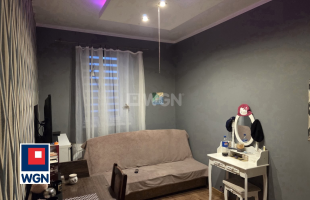 Krzelów, dom, 4 pokoje, 131 m2, sprzedam, cena 410 000 zł.  
 
Na sprzedaż 2/3 domu wolnostojącego - 131 m2 powierzchni: 
- par