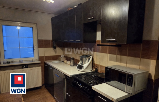 Krzelów, dom, 4 pokoje, 131 m2, sprzedam, cena 410 000 zł.  
 
Na sprzedaż 2/3 domu wolnostojącego - 131 m2 powierzchni: 
- par