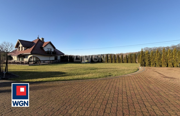 Jerzmanowa, Dom wolnostojący z garażem, cena 1 800 000 zł 
  
Na sprzedaż dom wolnostojący o powierzchni 200 m2 wraz z garażem 