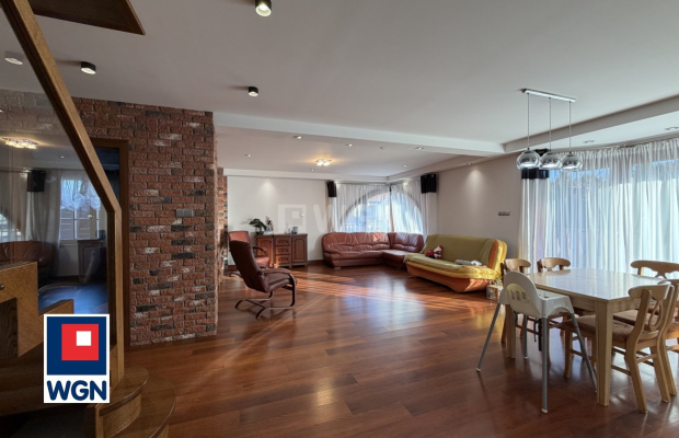 Jerzmanowa, Dom wolnostojący z garażem, cena 1 800 000 zł 
  
Na sprzedaż dom wolnostojący o powierzchni 200 m2 wraz z garażem 