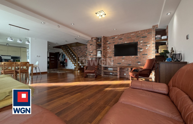 Jerzmanowa, Dom wolnostojący z garażem, cena 1 800 000 zł 
  
Na sprzedaż dom wolnostojący o powierzchni 200 m2 wraz z garażem 