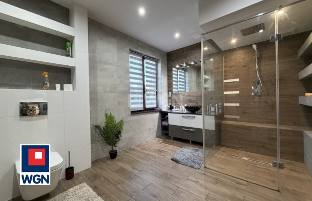 Jerzmanowa, Dom wolnostojący z garażem, cena 1 800 000 zł 
  
Na sprzedaż dom wolnostojący o powierzchni 200 m2 wraz z garażem 