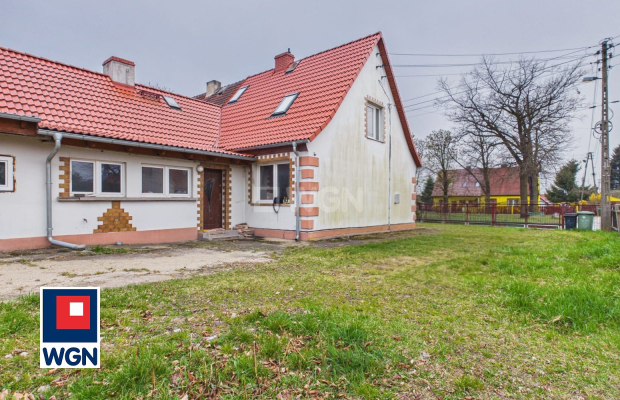 Przemków, dom w zabudowie bliźniaczej, powierzchnia 178 m2, działka 842 m2, sprzedam, cena 540 000 zł.  
  
  
Dom w zabudowie 