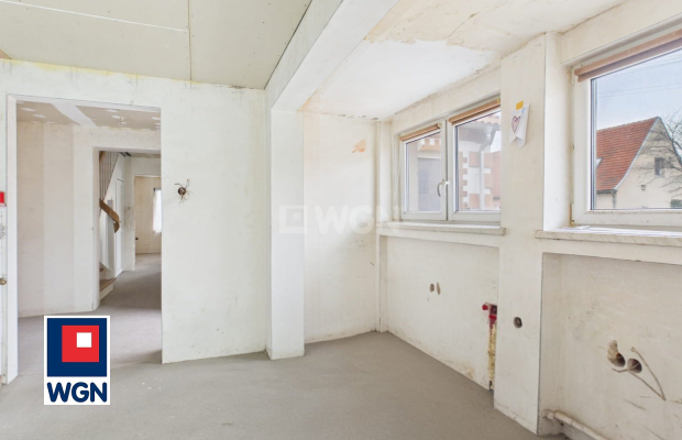 Przemków, dom w zabudowie bliźniaczej, powierzchnia 178 m2, działka 842 m2, sprzedam, cena 540 000 zł.  
  
  
Dom w zabudowie 