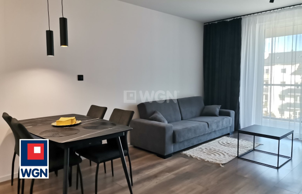 Polkowice, 2 pokoje, 3 piętro, balkon, winda, 47 m2, 484000 zł, sprzedam.  
  
Na sprzedaż nowoczesne dwupokojowe umeblowane mi