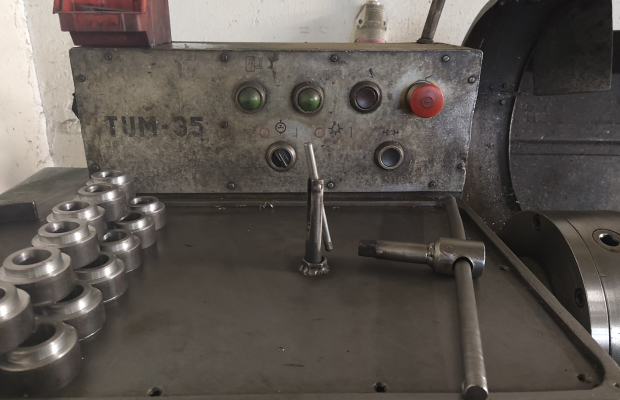 Tokarka uniwersalna TUM 35 – polska produkcja